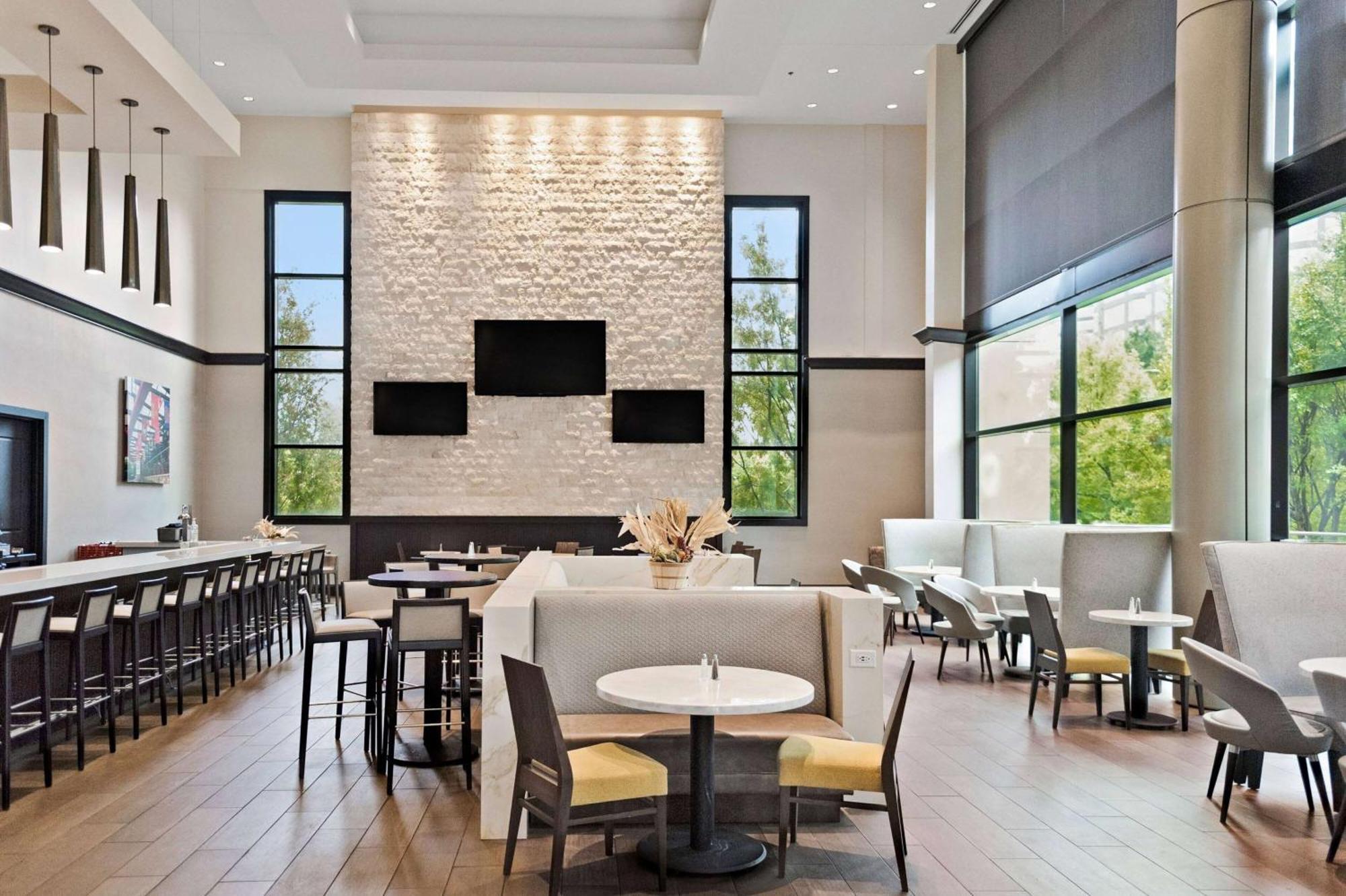 Wyndham Atlanta Buckhead Hotel & Conference Center Exterior photo